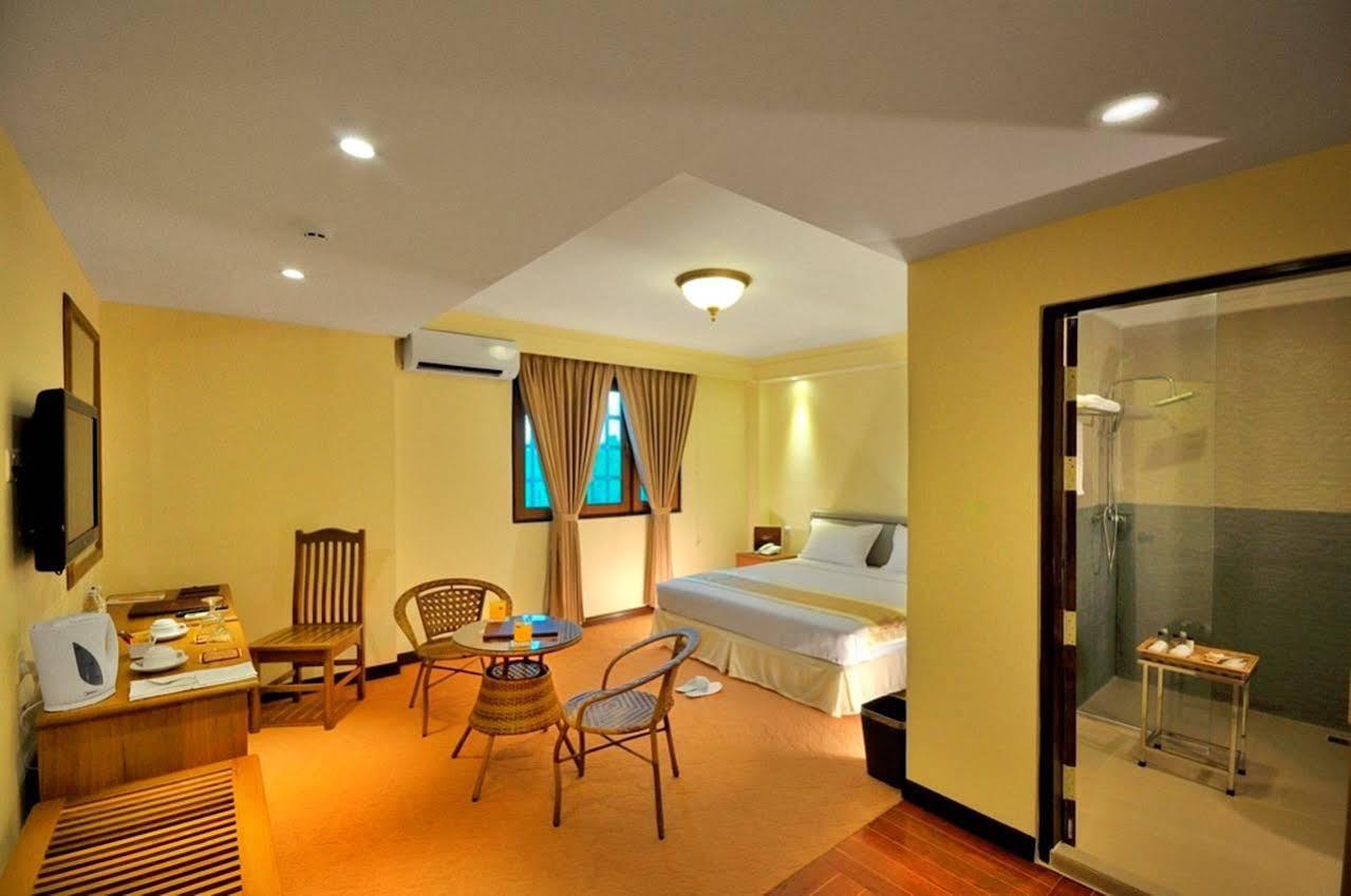 יאנגון Royal Golden View Hotel מראה חיצוני תמונה