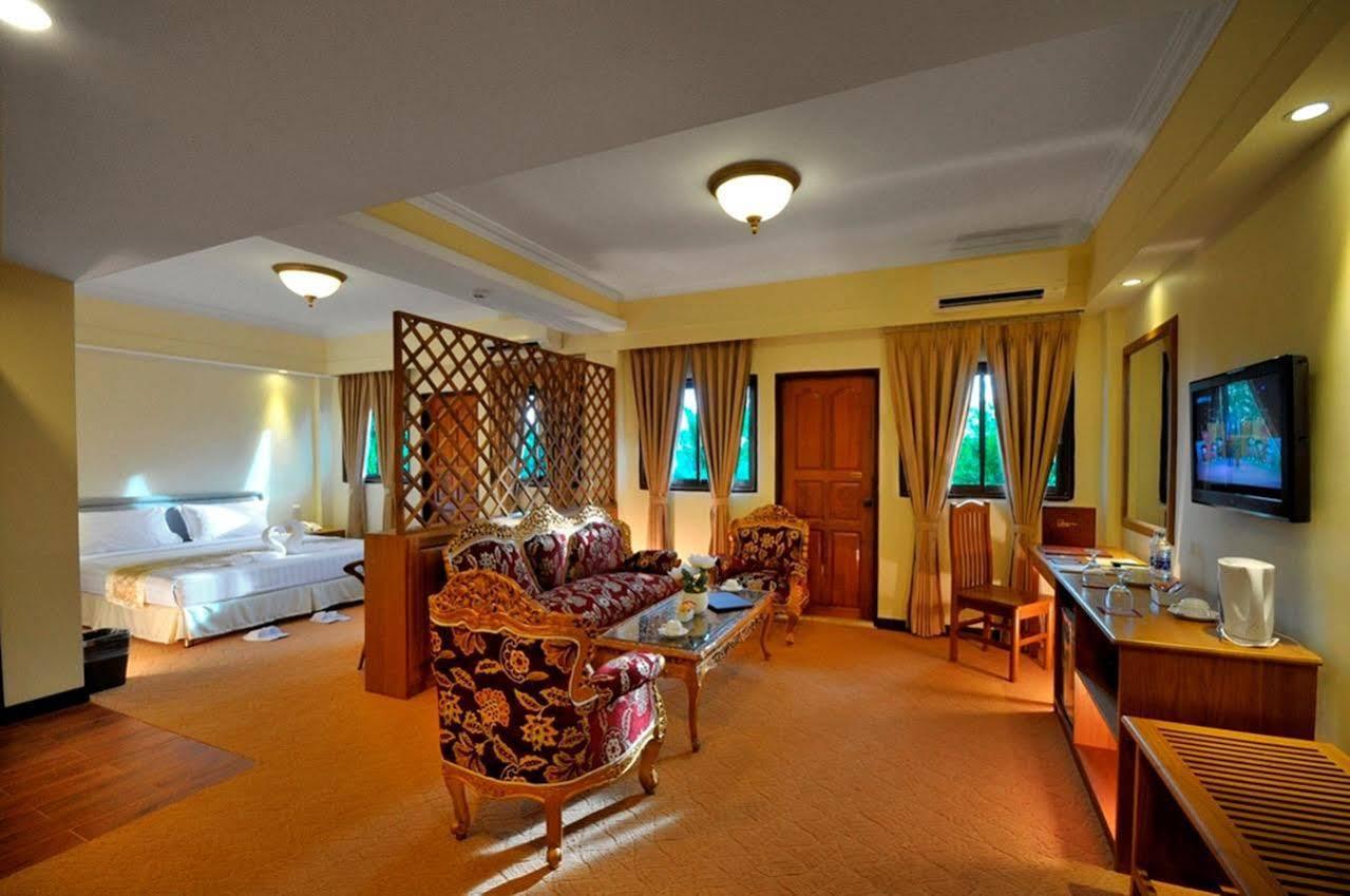 יאנגון Royal Golden View Hotel מראה חיצוני תמונה