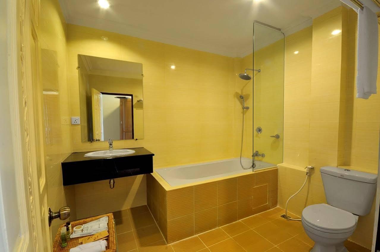 יאנגון Royal Golden View Hotel מראה חיצוני תמונה
